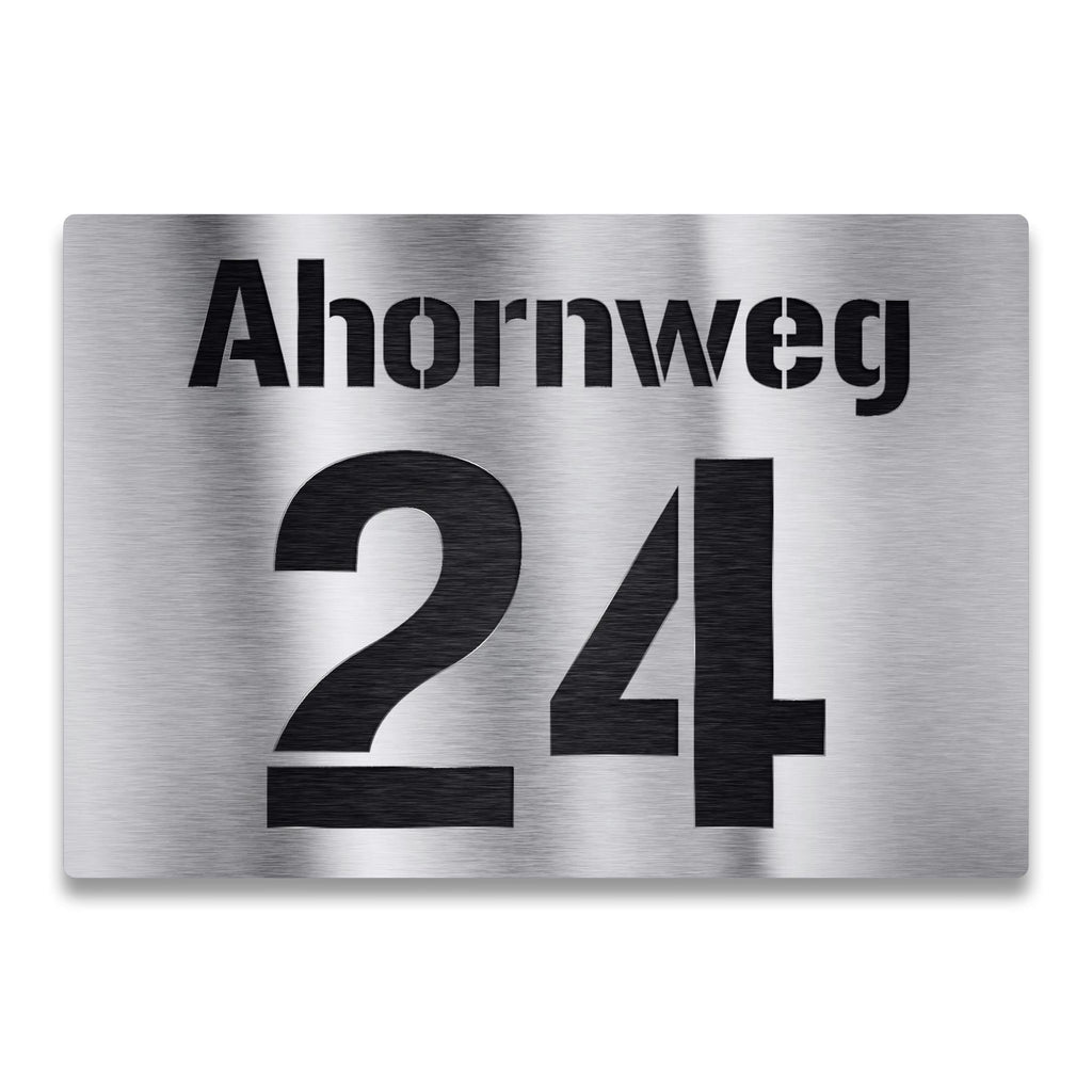 Individuelles Hausnummernschild mit Hausnummer und Straße