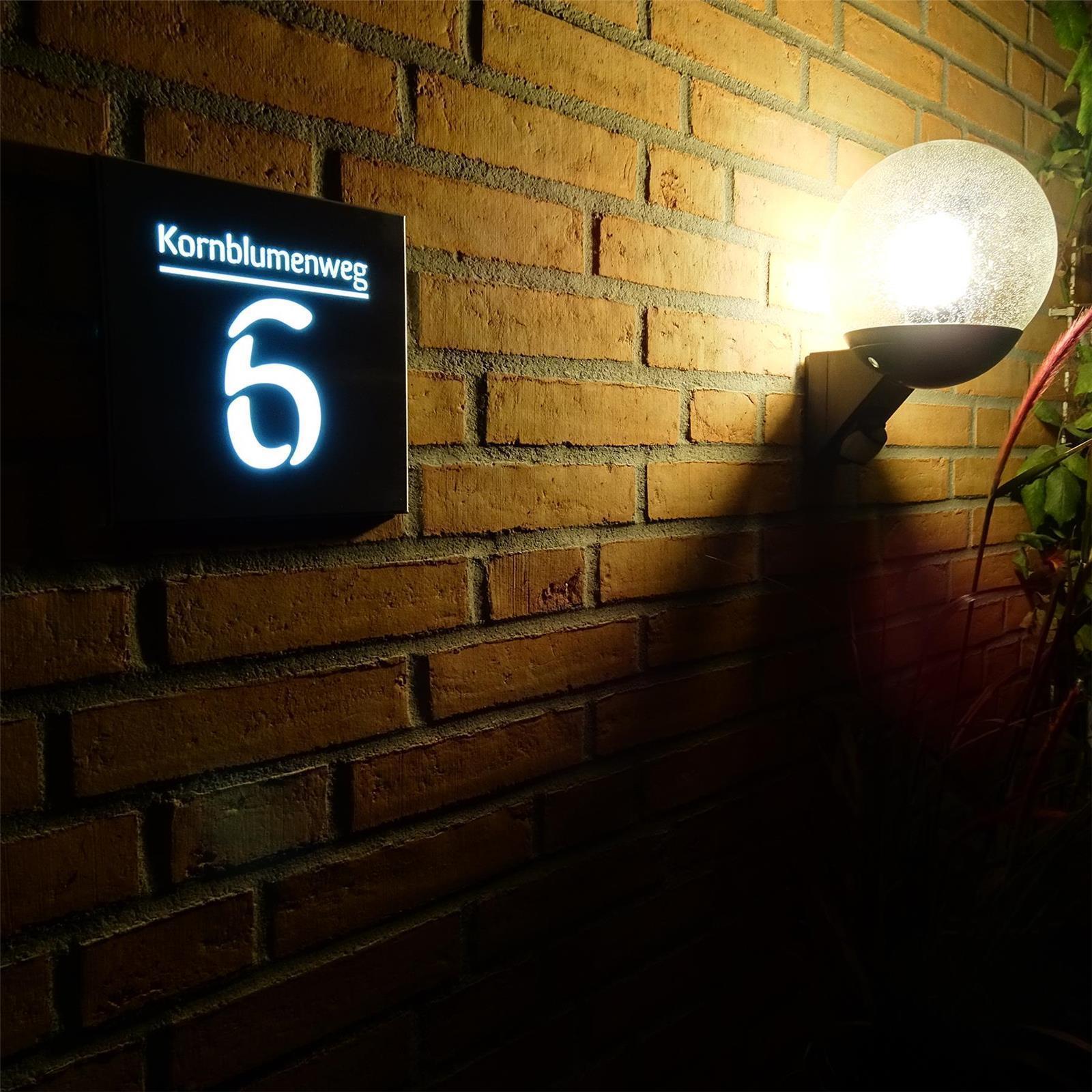 Hausnummernschild aus Edelstahl mit weißer LED-Beleuchtung