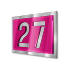 Hausnummernschild aus Edelstahl in Pink
