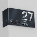 Hausnummernschild aus Edelstahl für Eckmontage links