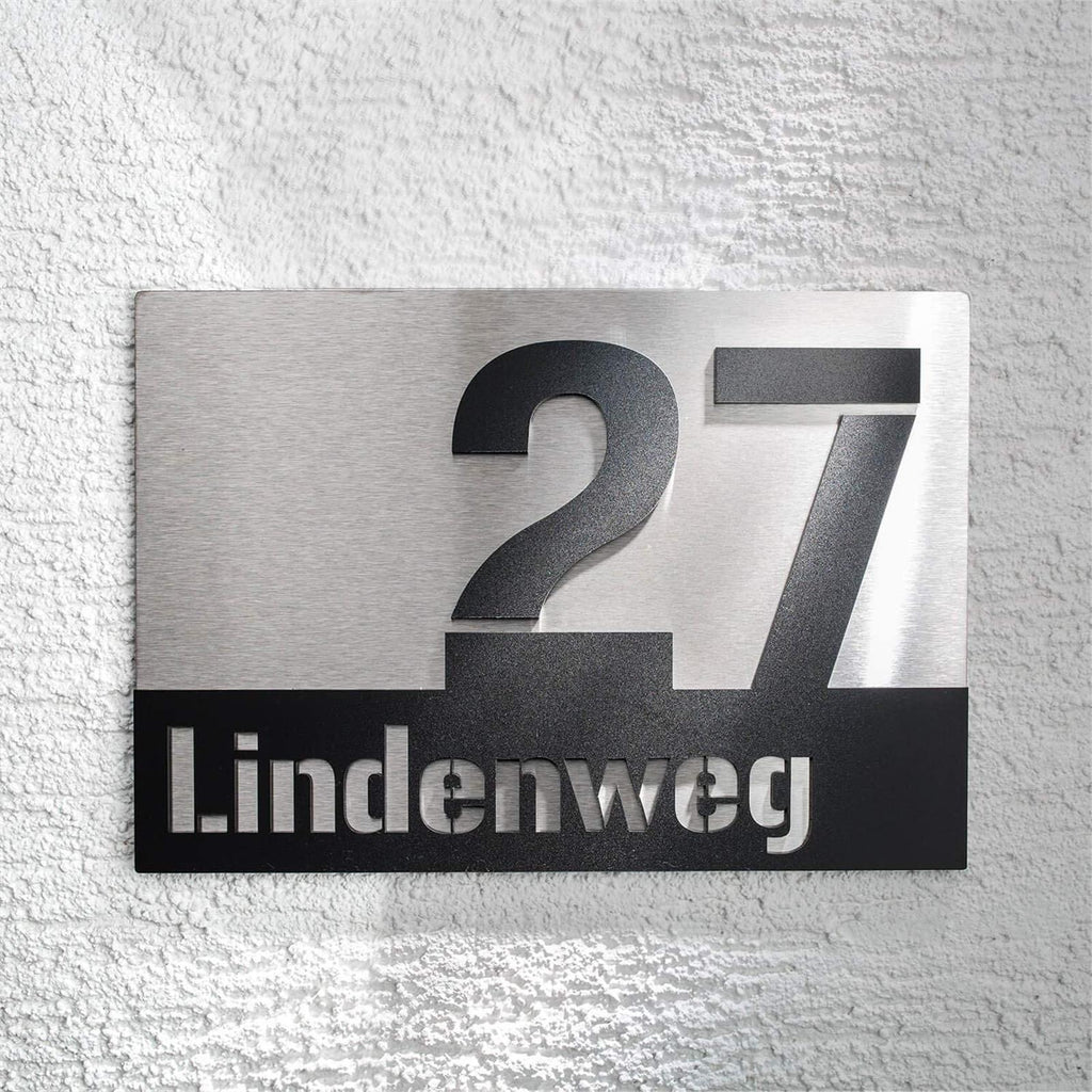 Hausnummernschild aus Edelstahl mit Straßennamen