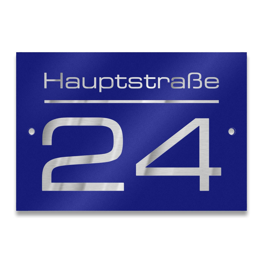 Modernes Hausnummernschild in Blau mit individueller Gravur