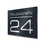 Modernes Hausnummernschild in Anthrazit RAL7016 mit individueller Gravur