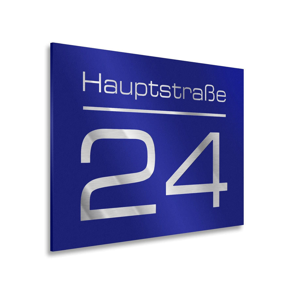 Modernes Hausnummernschild in Blau mit individueller Gravur