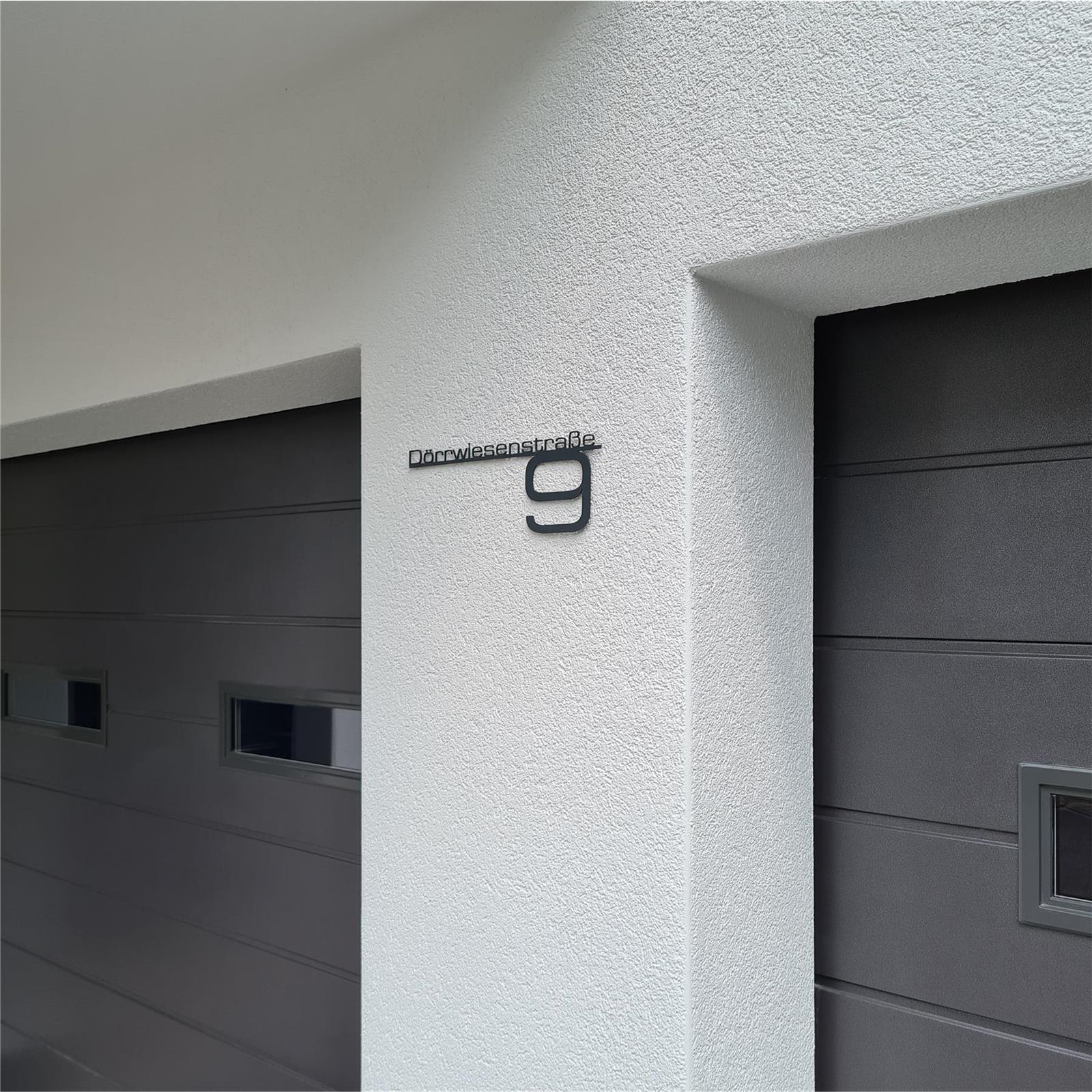 Schriftzug mit Straße & Hausnummer aus Edelstahl in DB703 Eisenglimmer