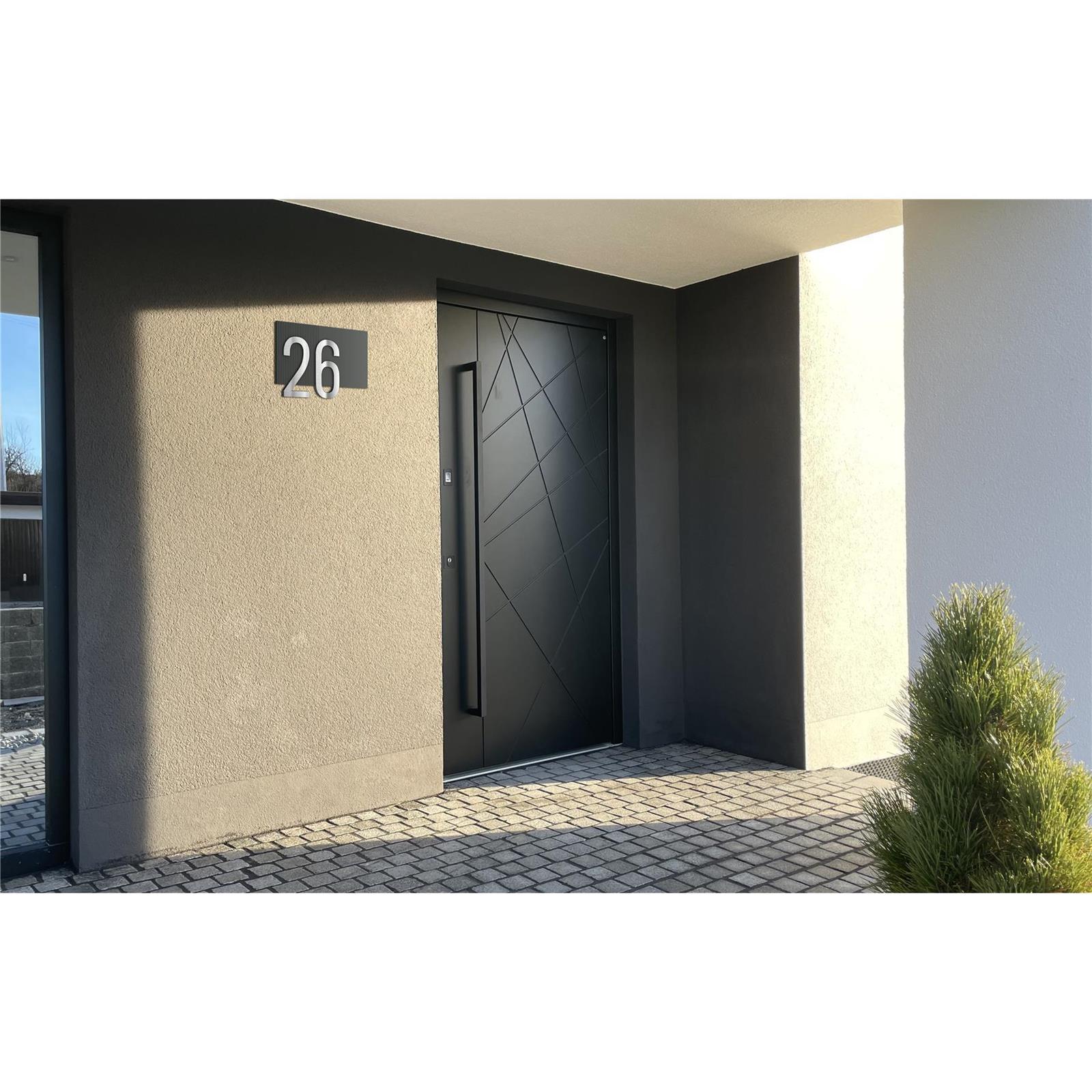 Hausnummernschild Anthrazit mit Straße & Ziffer aus Edelstahl