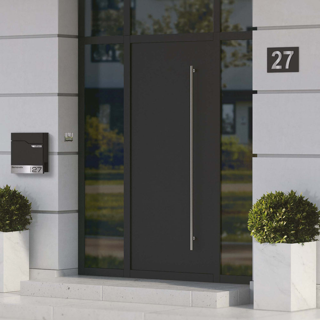 Hausnummernschild mit 3D-Ziffern aus Edelstahl in Anthrazit RAL 7016