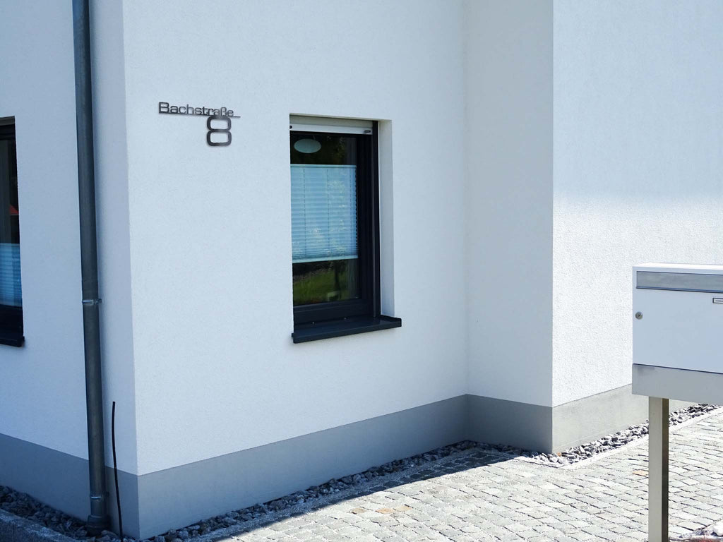 Metzler Edelstahl Schriftzug mit Straße & Hausnummer | Bach
