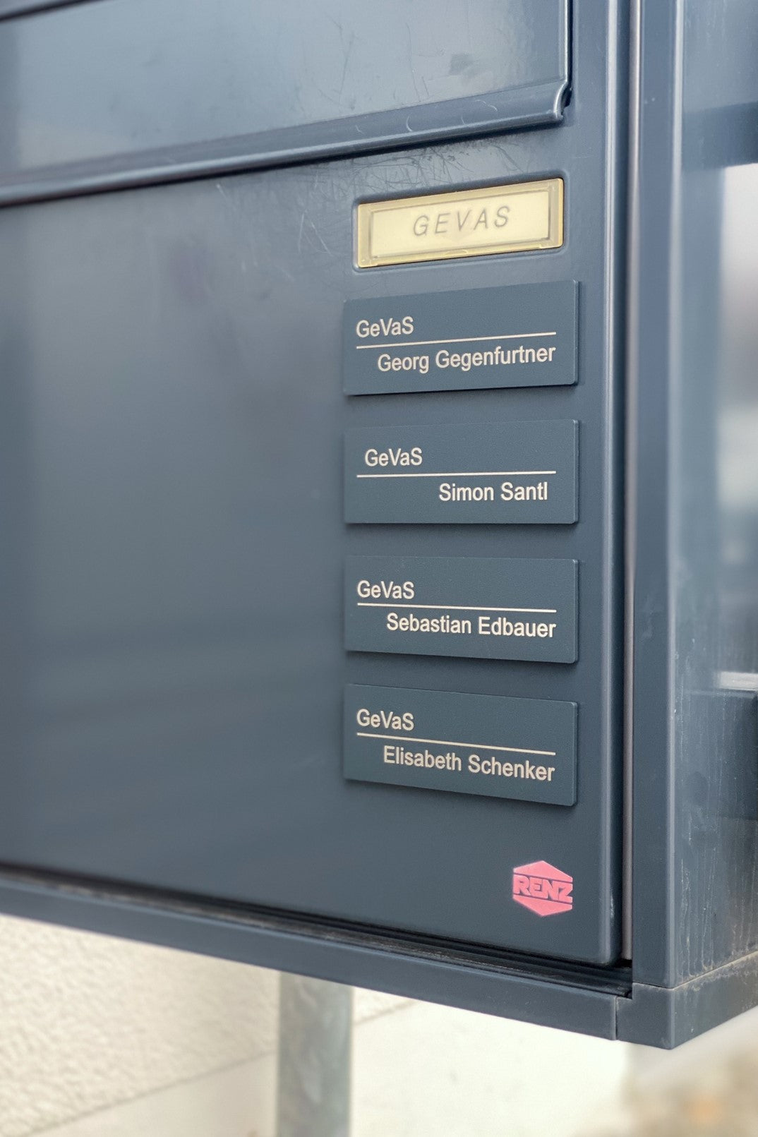 Metzler Namensschild Briefkastenschild Edelstahl in Anthrazit Lasergravur