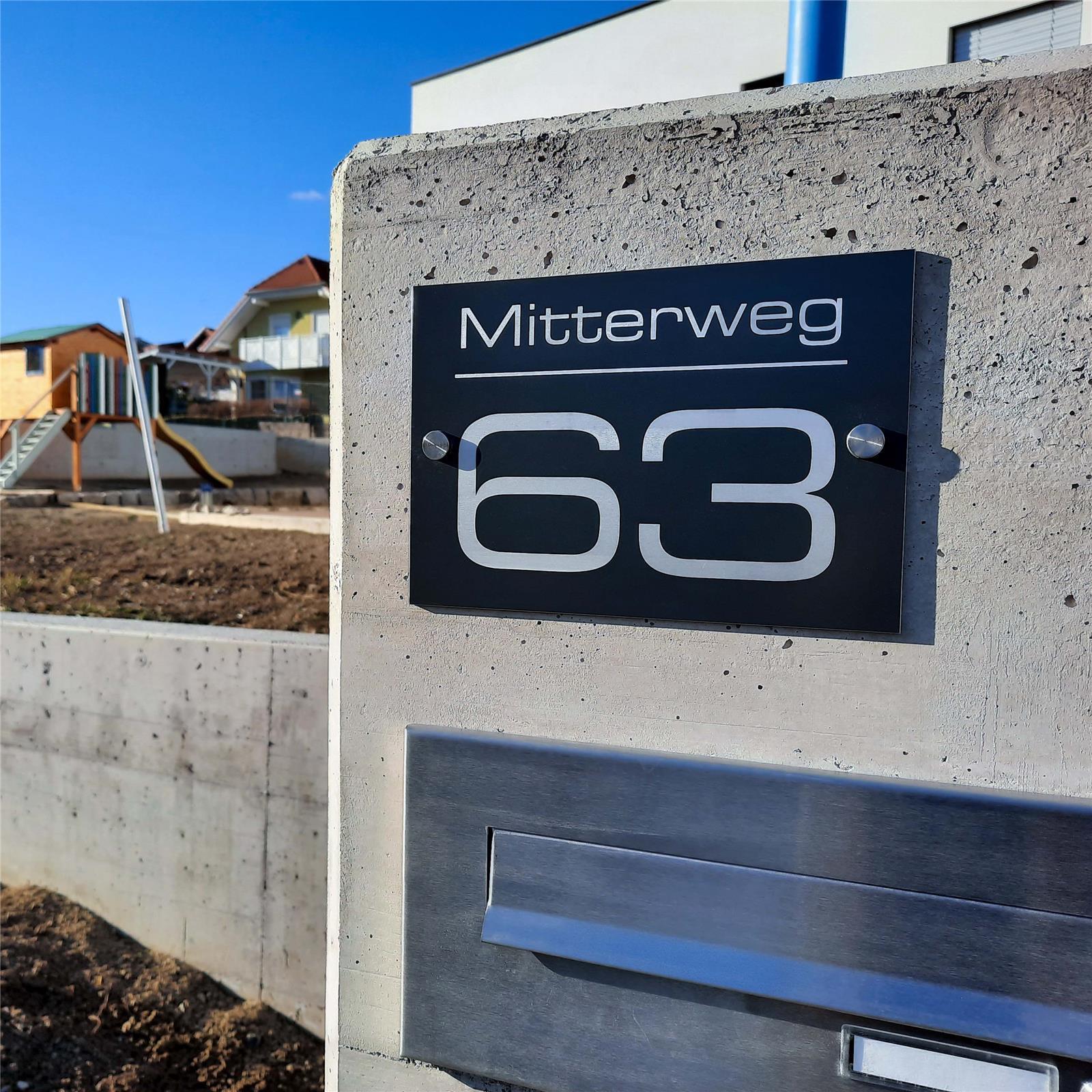 Modernes Hausnummernschild in Anthrazit RAL7016 - 160*110mm