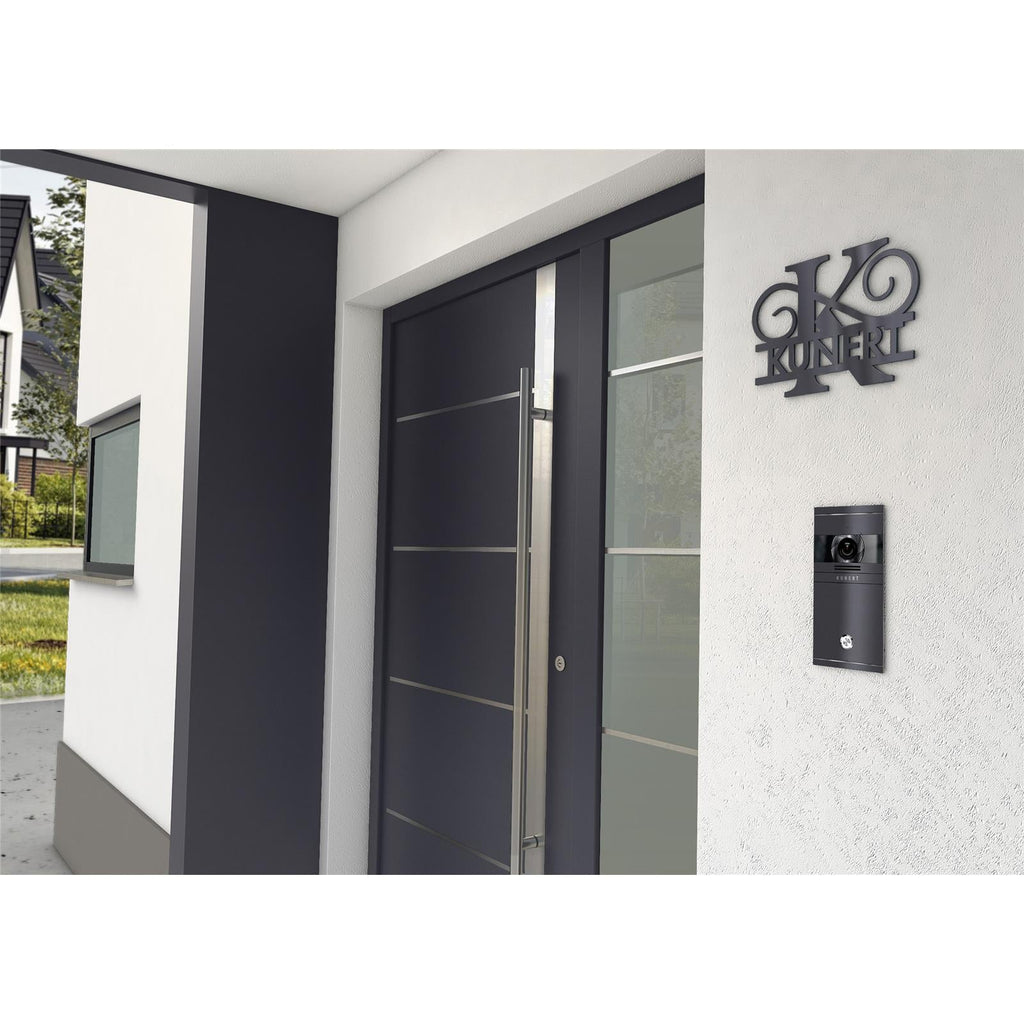 Personalisiertes Namensschild mit Monogramm in Anthrazit RAL 7016