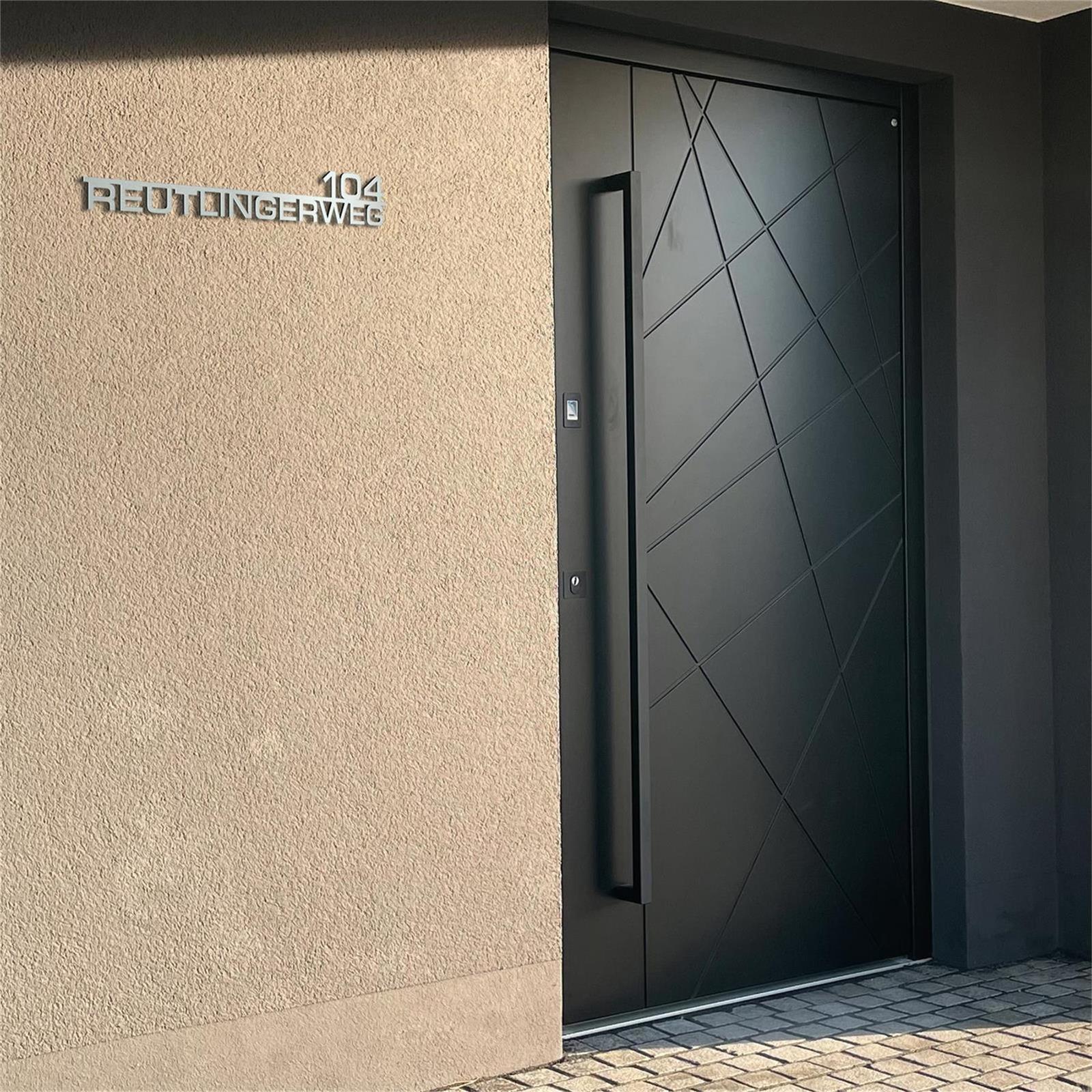 Schriftzug Oskar mit Straße & Hausnummer aus gebürstetem Edelstahl V2A