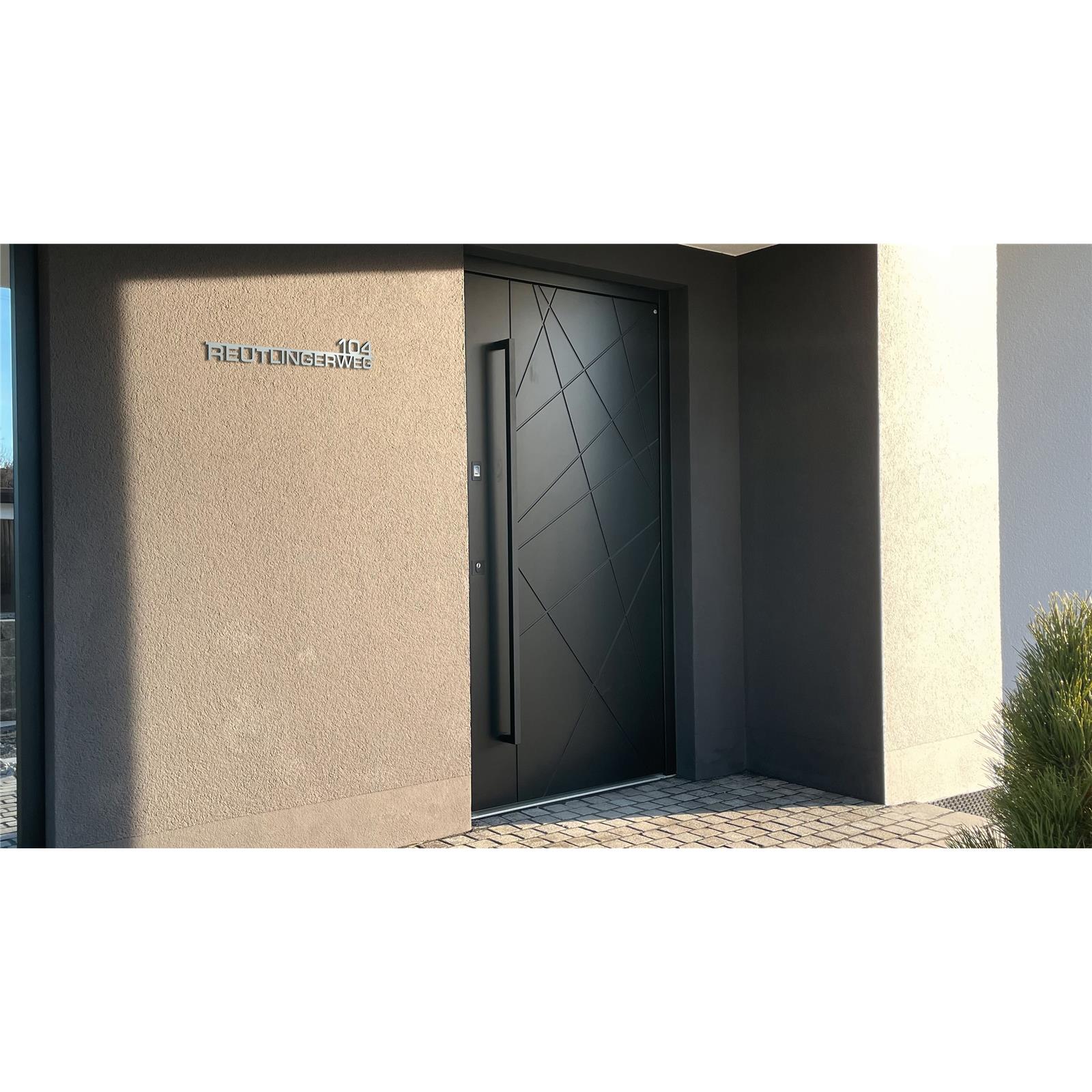 Schriftzug Oskar mit Straße & Hausnummer aus gebürstetem Edelstahl V2A