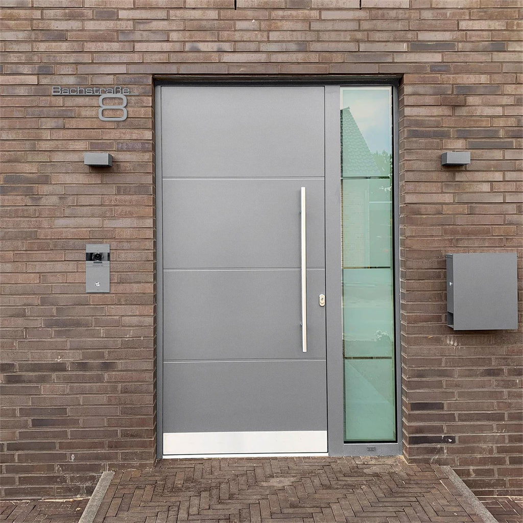 Schriftzug mit Straße & Hausnummer aus Edelstahl in RAL9007 Graualuminium