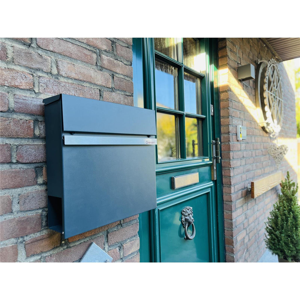 Metzler Briefkasten pulverbeschichtet | Lasergravur | Stelio