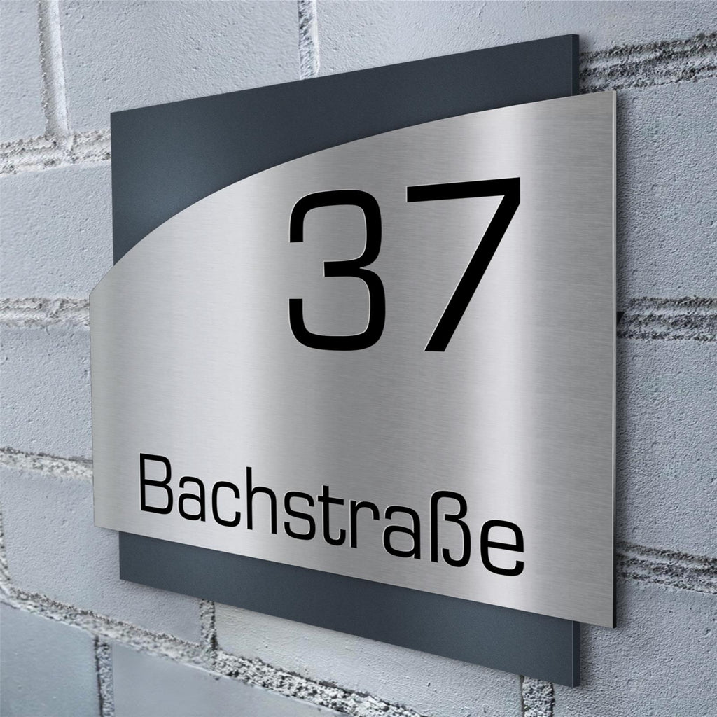 Metzler Edelstahl Hausnummernschild mit Straße | Anthrazit RAL 7016 | Falko 2