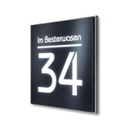 LED-Hausnummernschild in Anthrazit mit Straße