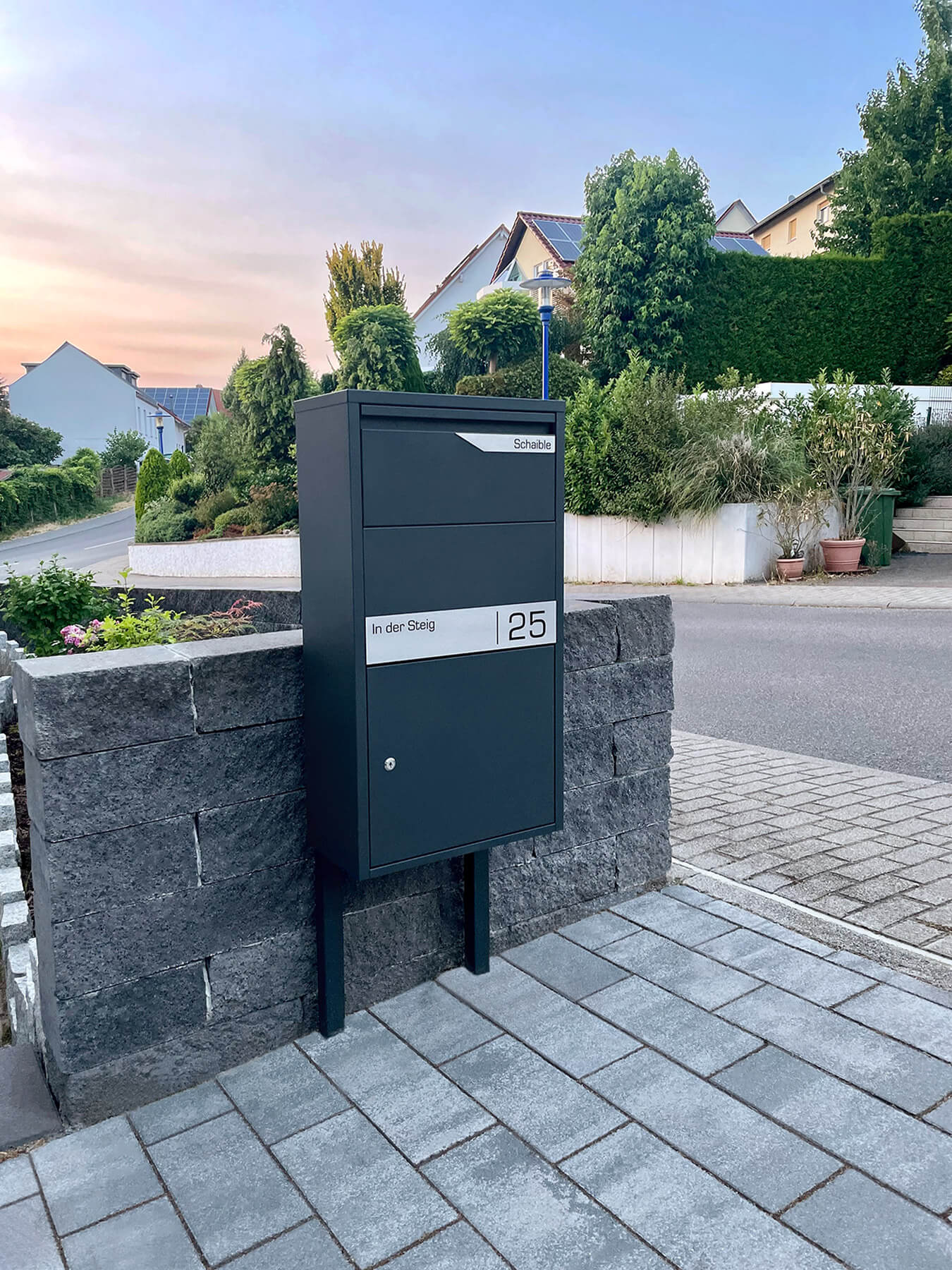 Metzler Paketbox | personalisiert mit Gravur | Edelstahl-Namensschild | rostfrei & massiv | Avalon 2