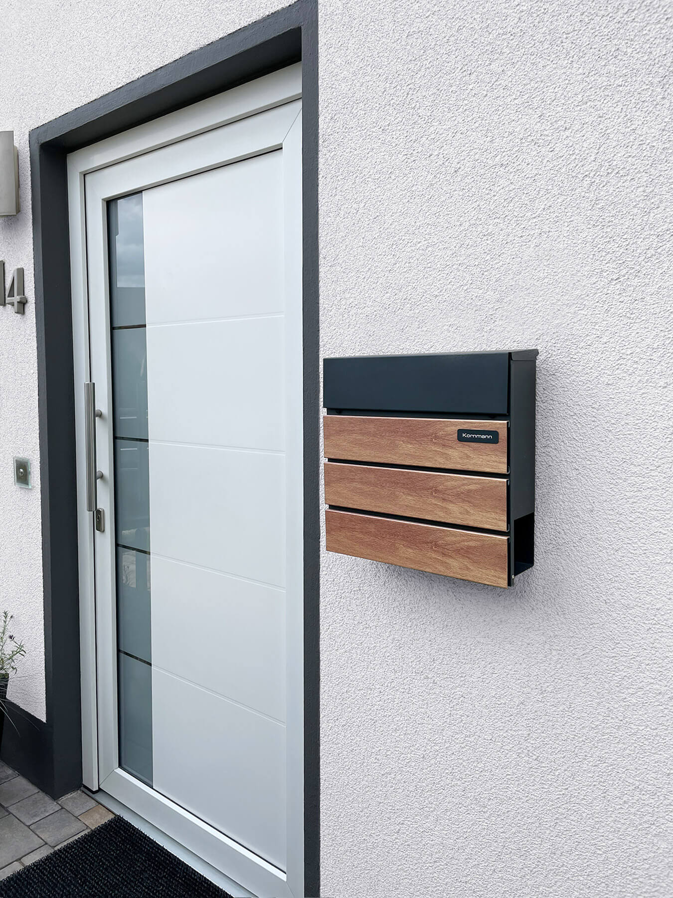 Metzler Briefkasten Holzoptik Eiche | Anthrazit RAL7016 mit Edelstahl Namensschild | Anton 2