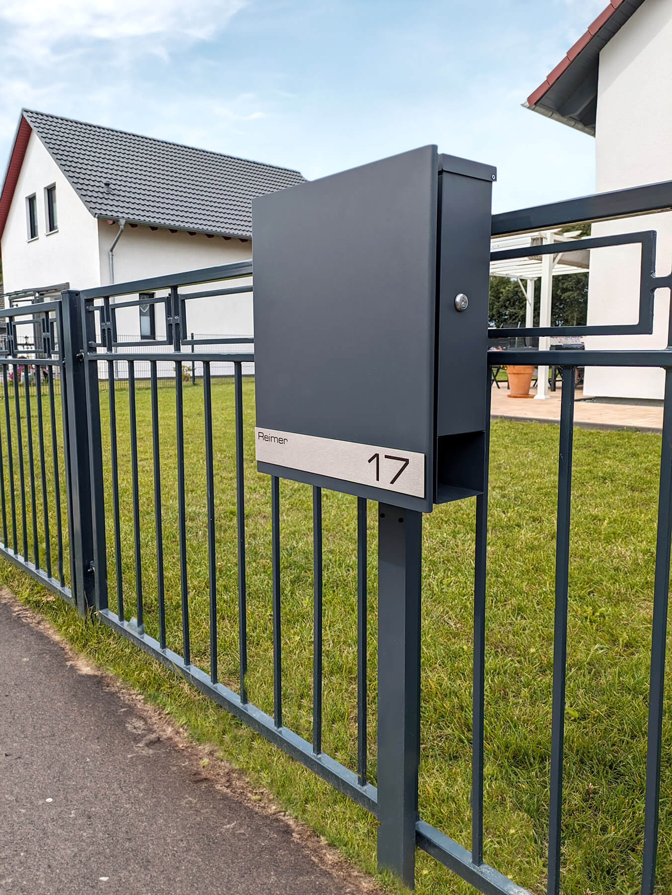 Metzler Briefkasten aus hochwertigem Stahl pulverbeschichtet | personalisiert mit Gravur | Lepo 1