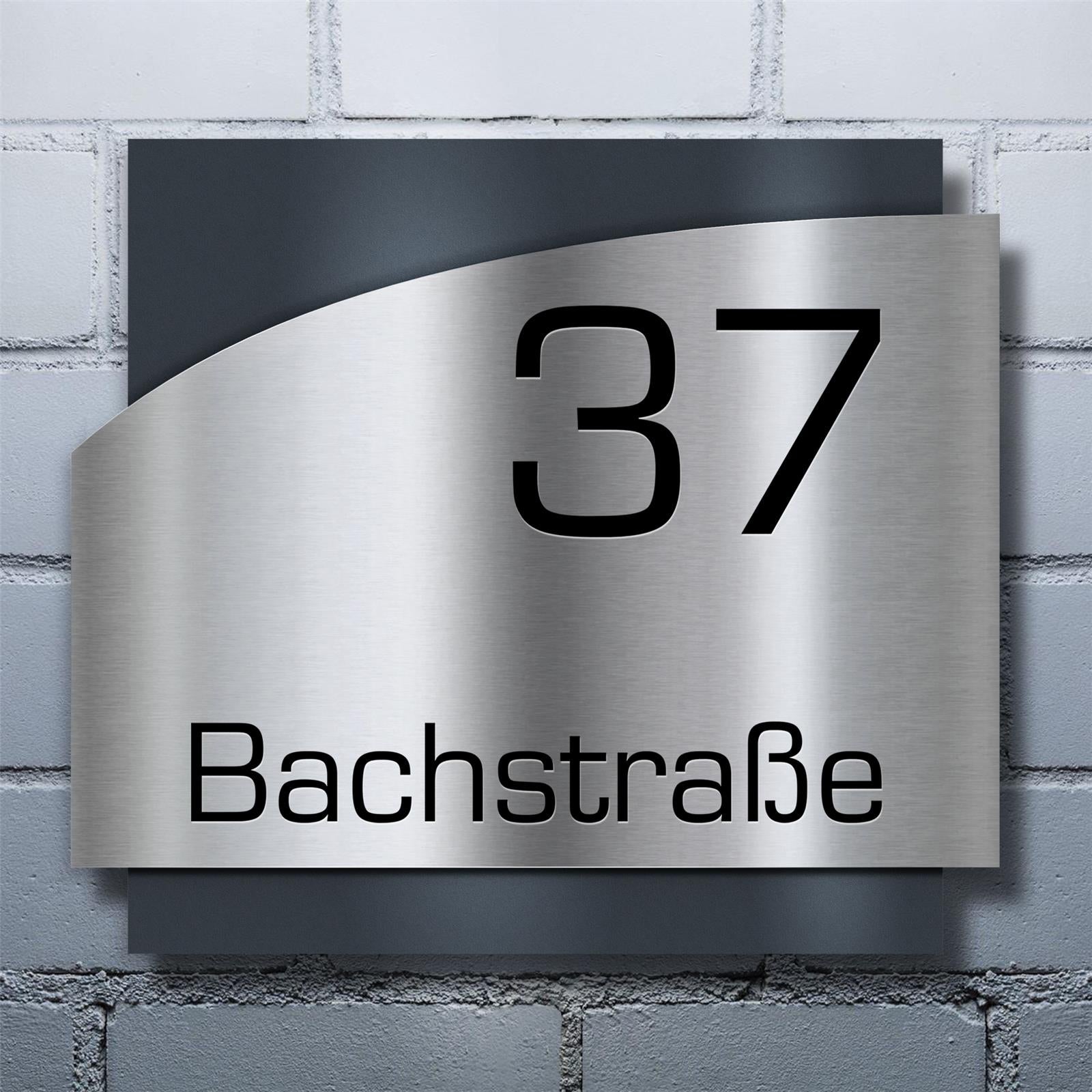 Metzler Edelstahl Hausnummernschild mit Straße | Anthrazit RAL 7016 | Falko 2