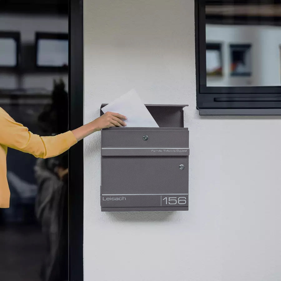 Metzler Briefkasten mit Funkklingel | personalisiert mit Gravur | Edelstahl-Namensschild | mit Zeitungsfach | Hermann
