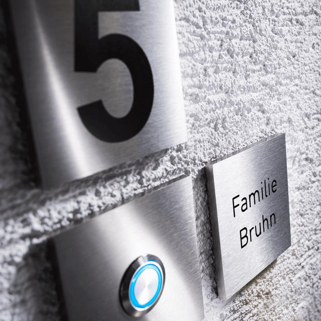 Design Klingelschild - mit Hausnummer aus Edelstahl