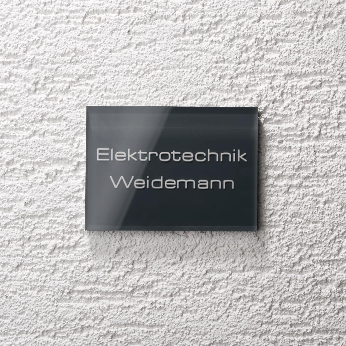 Namensschild in Anthrazit mit 3D-Tiefengravur