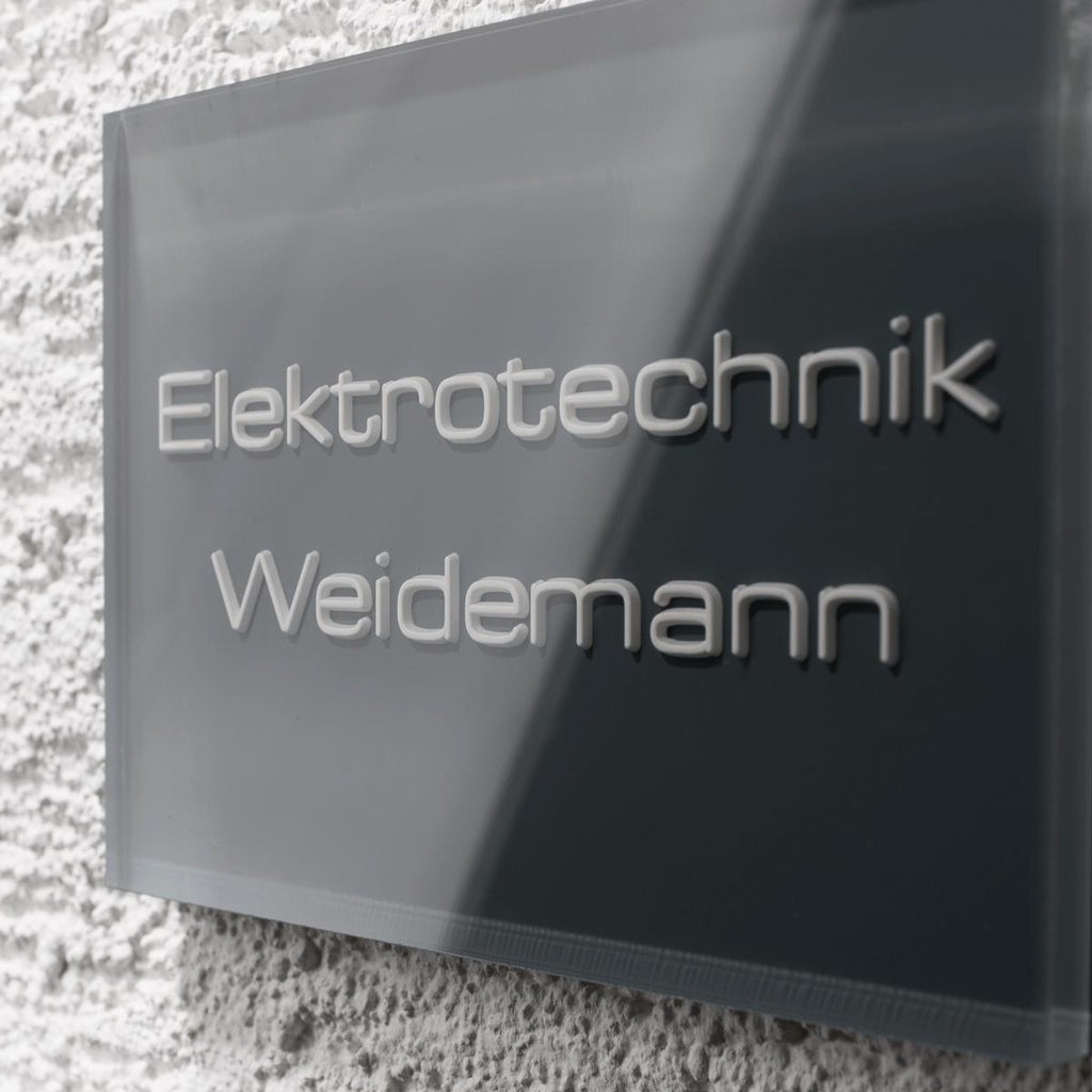 Namensschild in Anthrazit mit 3D-Tiefengravur