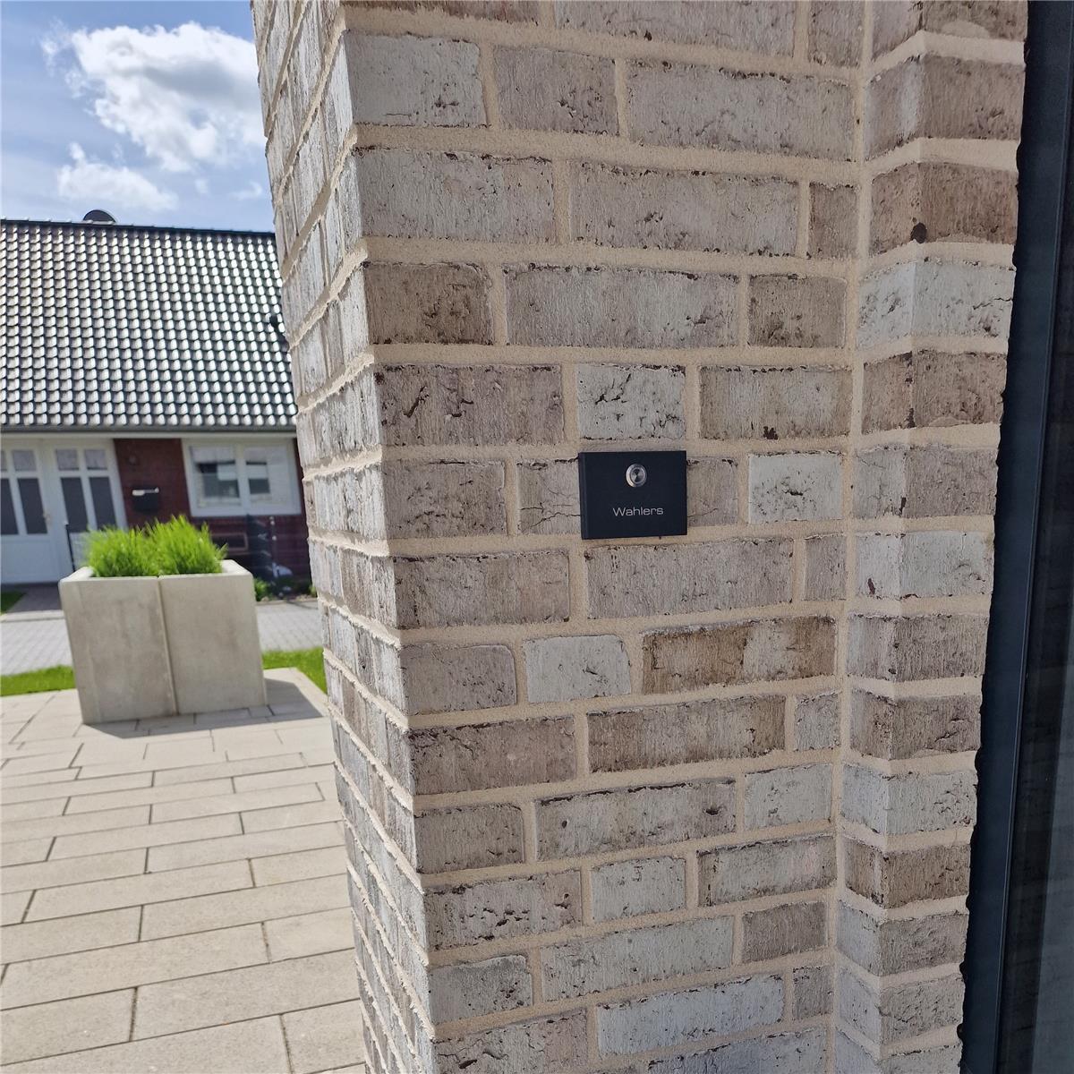 Metzler Aufputz Türklingel | personalisiert mit Gravur | Edelstahl-Taster mit LED | Vitus