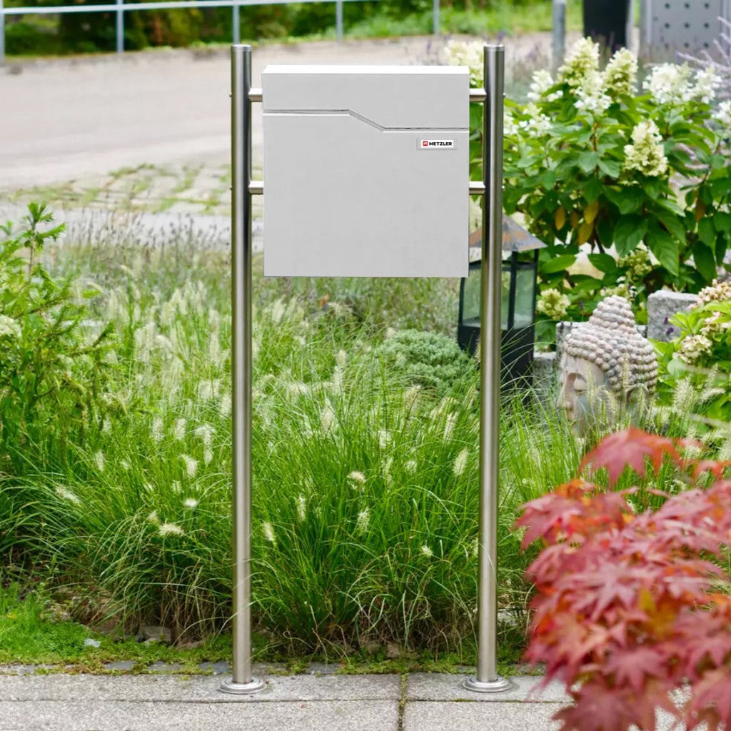 Metzler Standbriefkasten aus hochwertigem Stahl | Namensschild mit Papiereinleger | Hoffmann