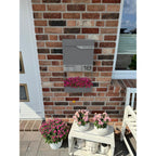 Metzler Briefkasten mit Blumenkasten | personalisiert mit Gravur | Edelstahl-Namensschild | Siebert Frame J