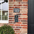 Modernes Hausnummernschild in Anthrazit RAL7016 mit individueller Gravur