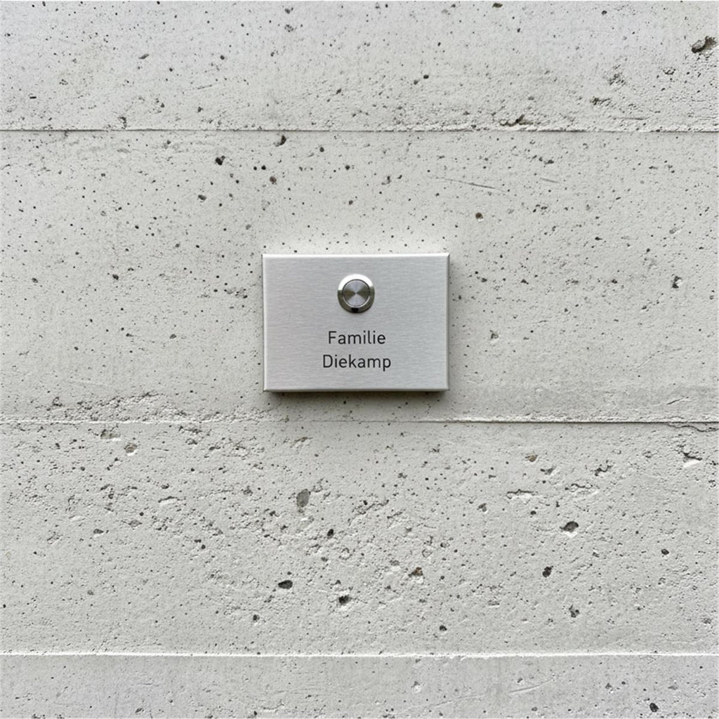 Metzler Aufputz Türklingel | personalisiert mit Gravur | Edelstahl-Taster mit LED | Vitus