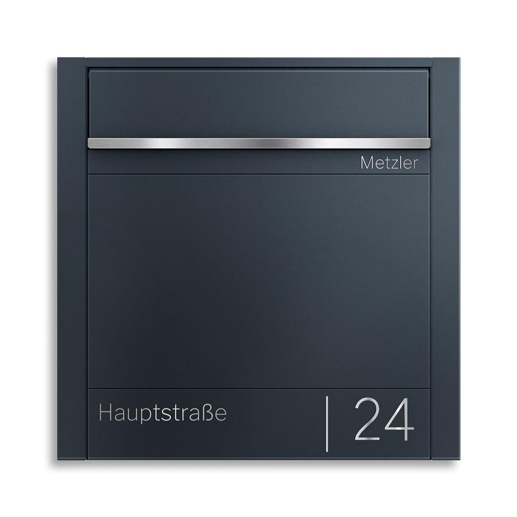 Metzler Briefkasten für Zaunmontage | Zaunbriefkasten |  personalisiert mit Gravur | Anthrazit RAL 7016 | Emma