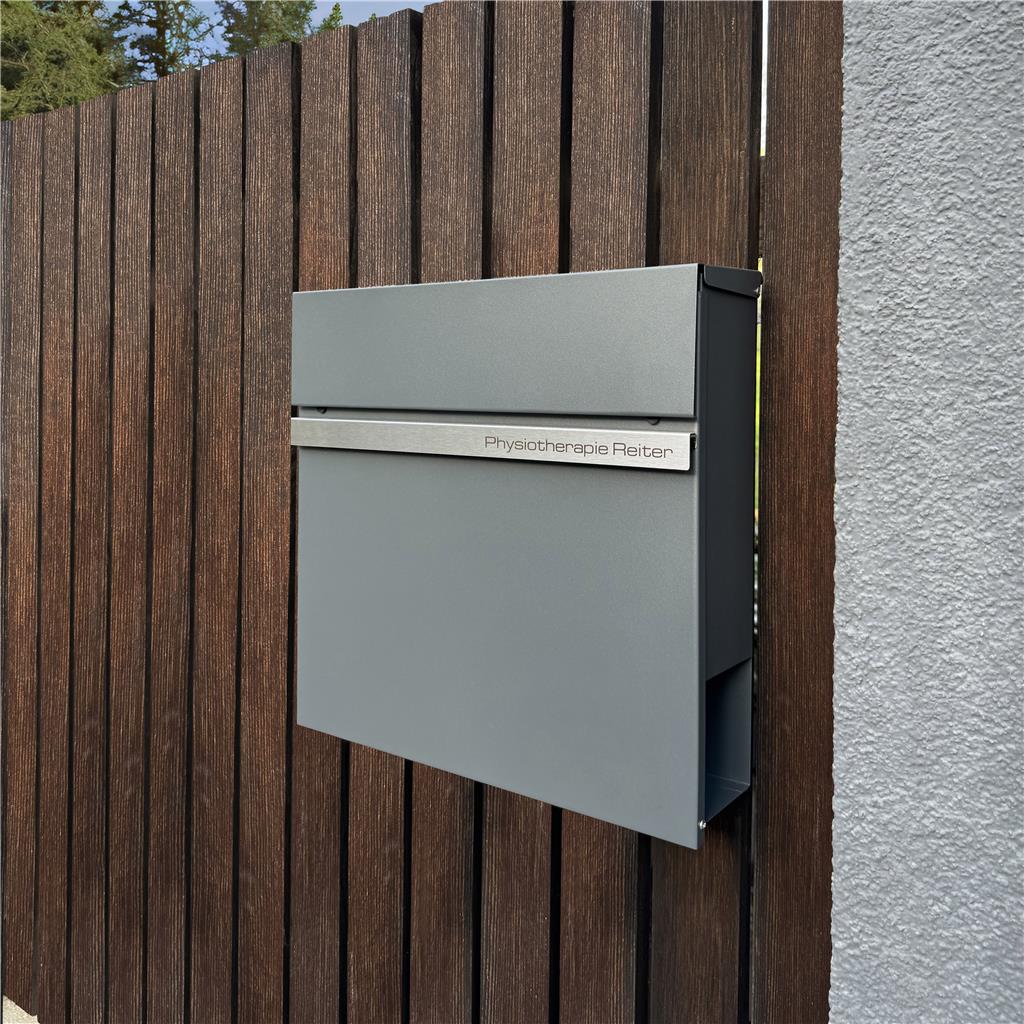 Metzler Briefkasten pulverbeschichtet | Lasergravur | Stelio