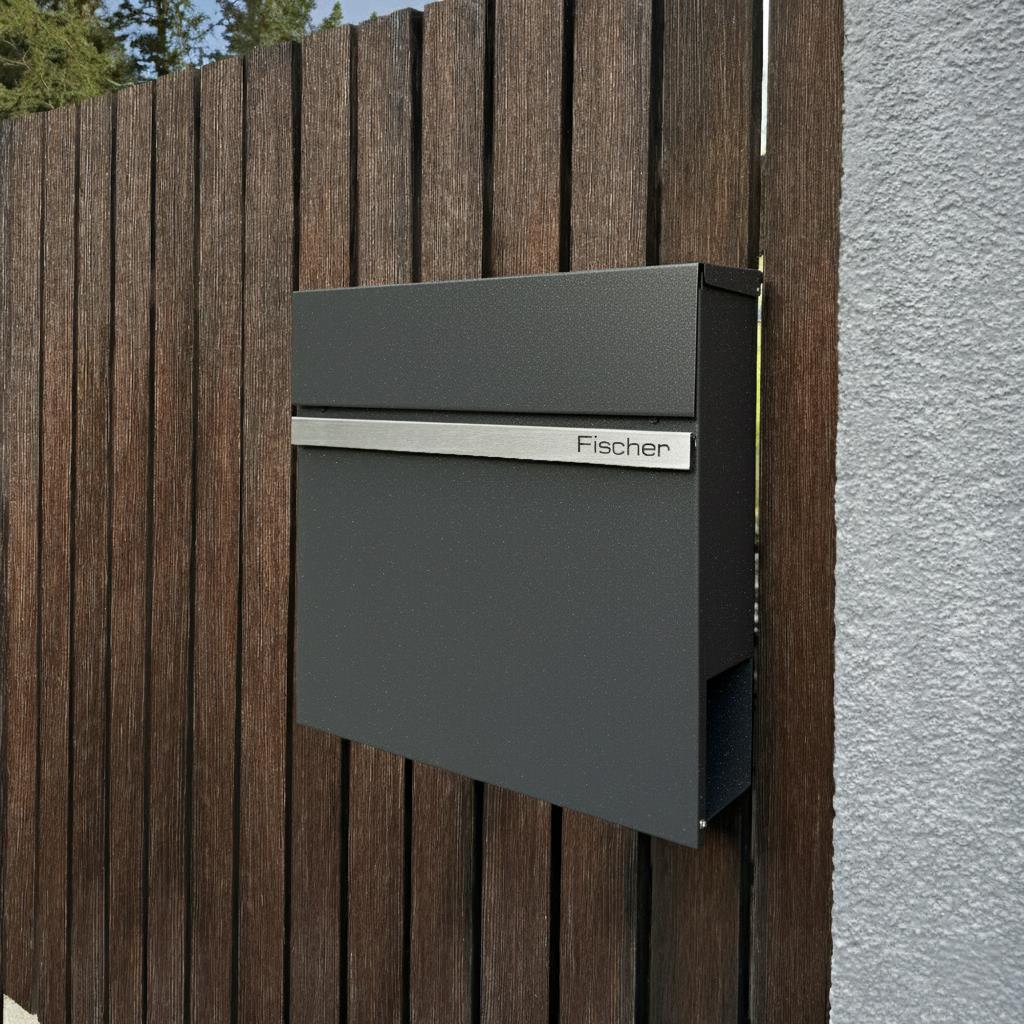Metzler Briefkasten pulverbeschichtet | Lasergravur | Stelio