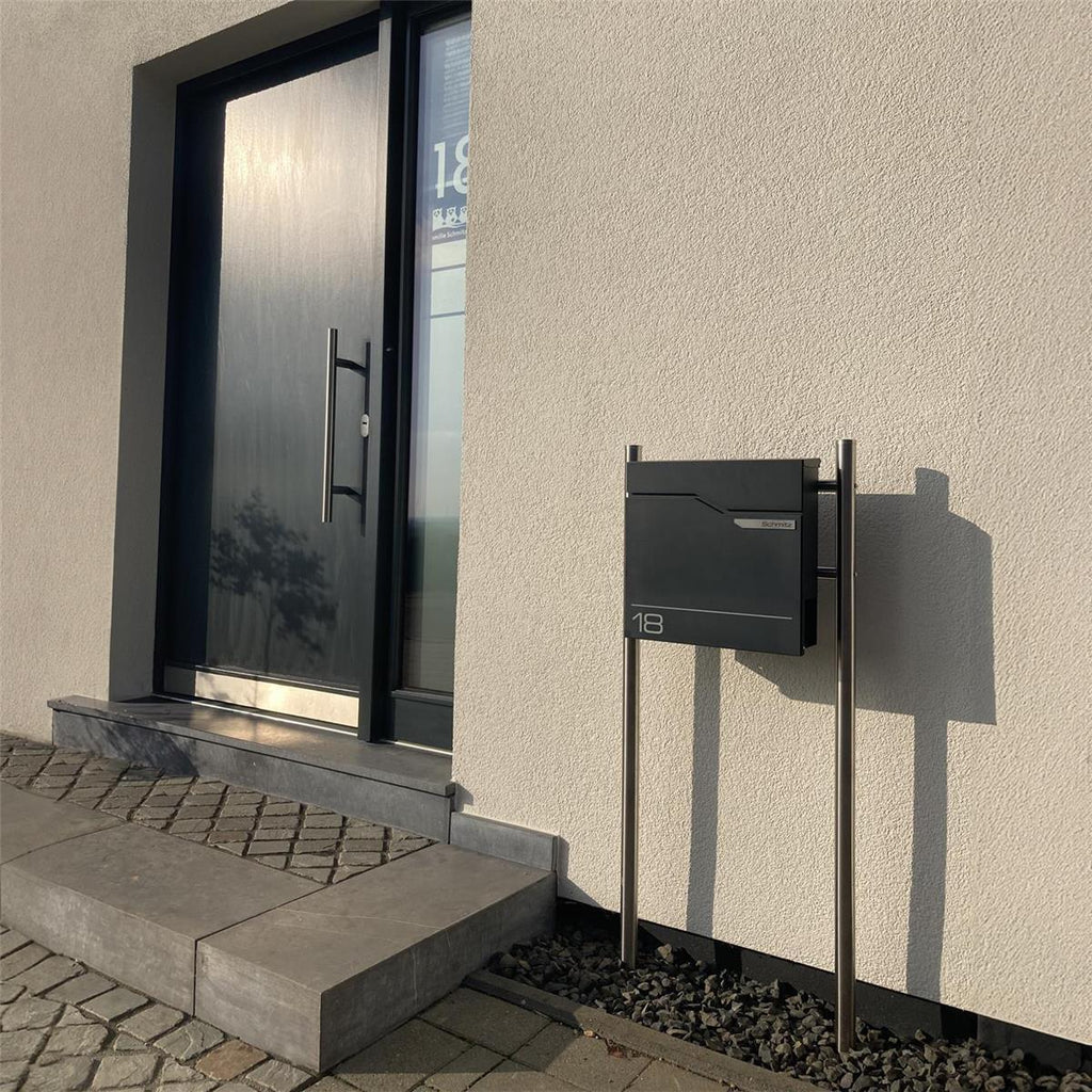 Metzler Standbriefkasten Anthrazit austauschbares Namensschild | Hoffmann