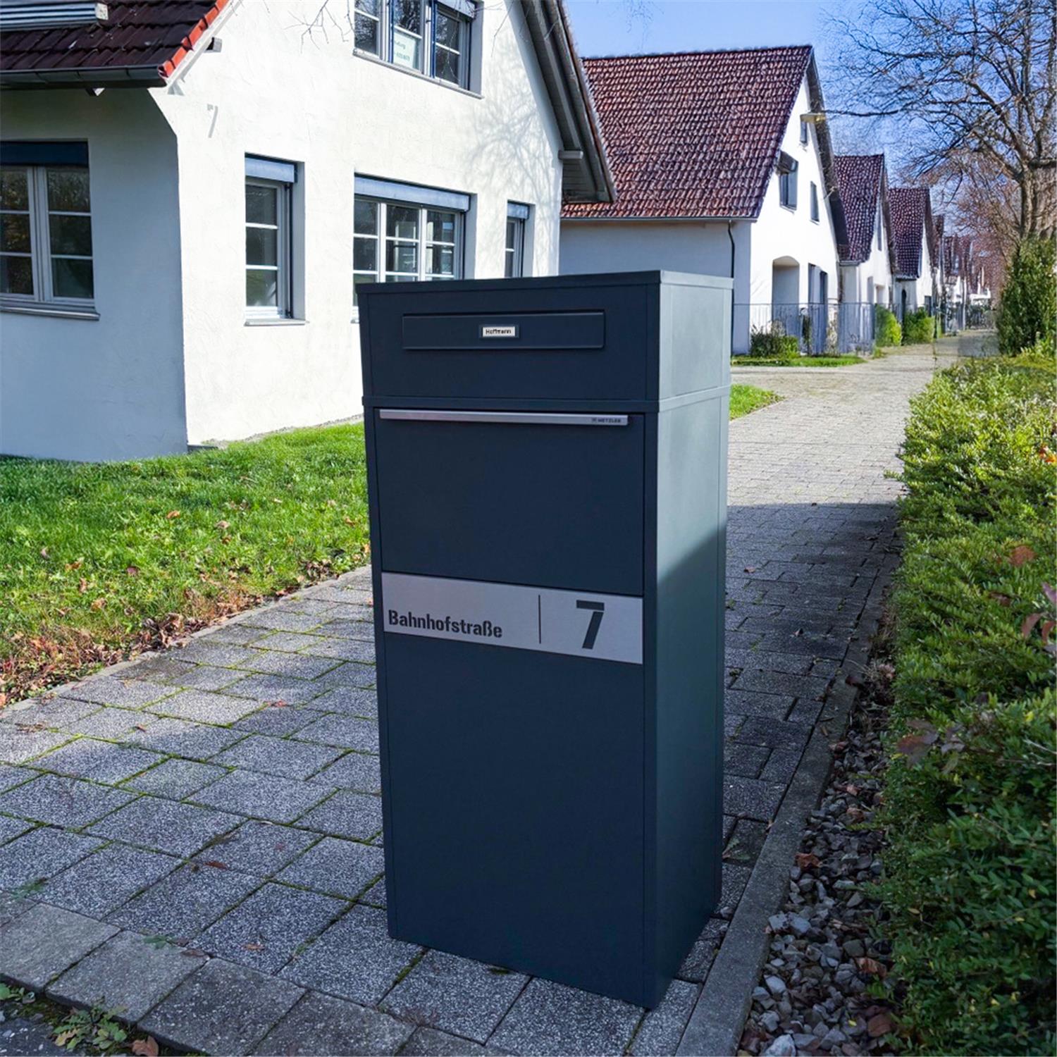 Metzler Paketbox mit Briefkasten | Entnahme auf der Rückseite | personalisiert mit Gravur | austauschbares Namensschild | Anthrazit | Zivo 2