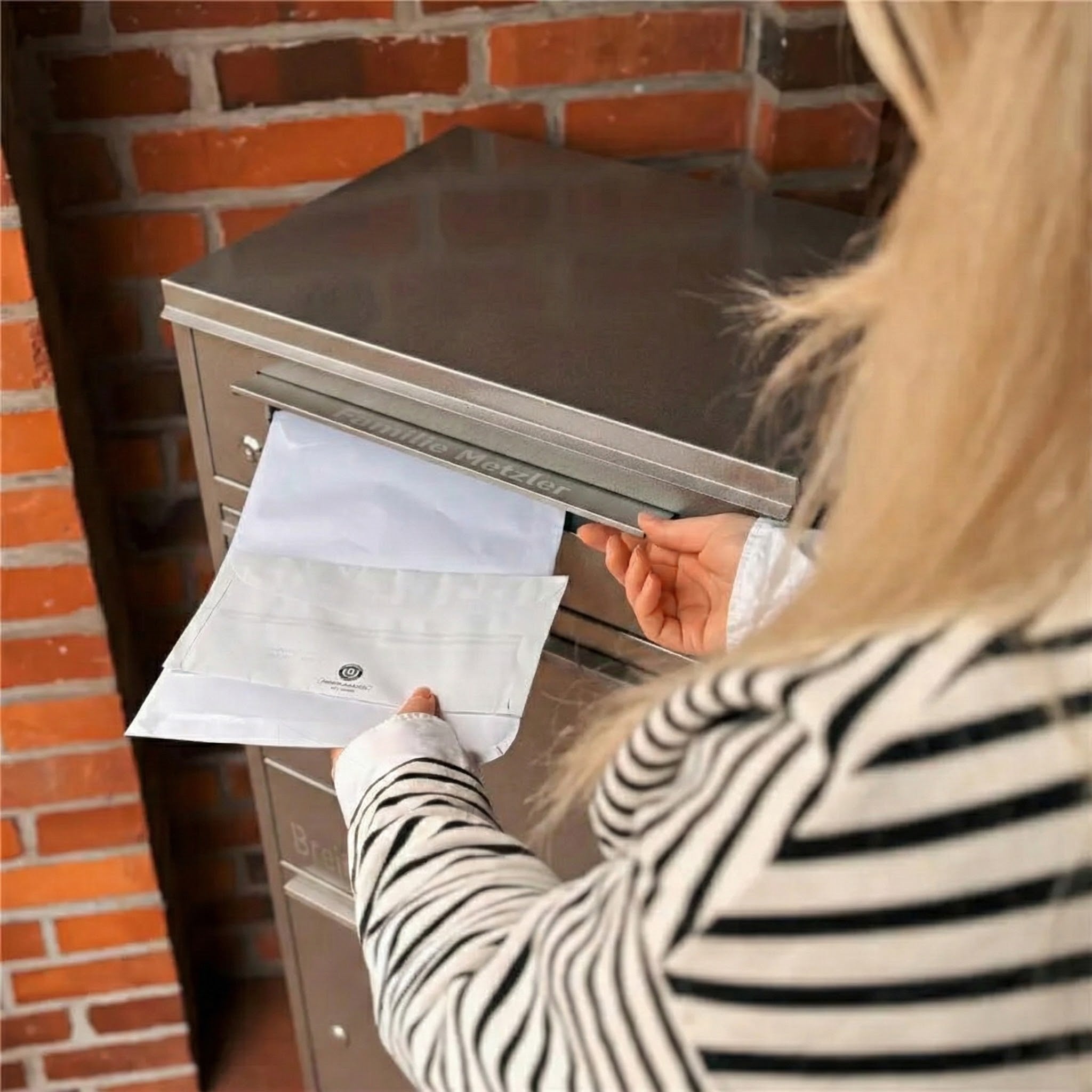 Metzler Paketbox mit Briefkasten | personalisiert mit Gravur | Edelstahl-Namensschild | mit Briefeinwurf | Taren