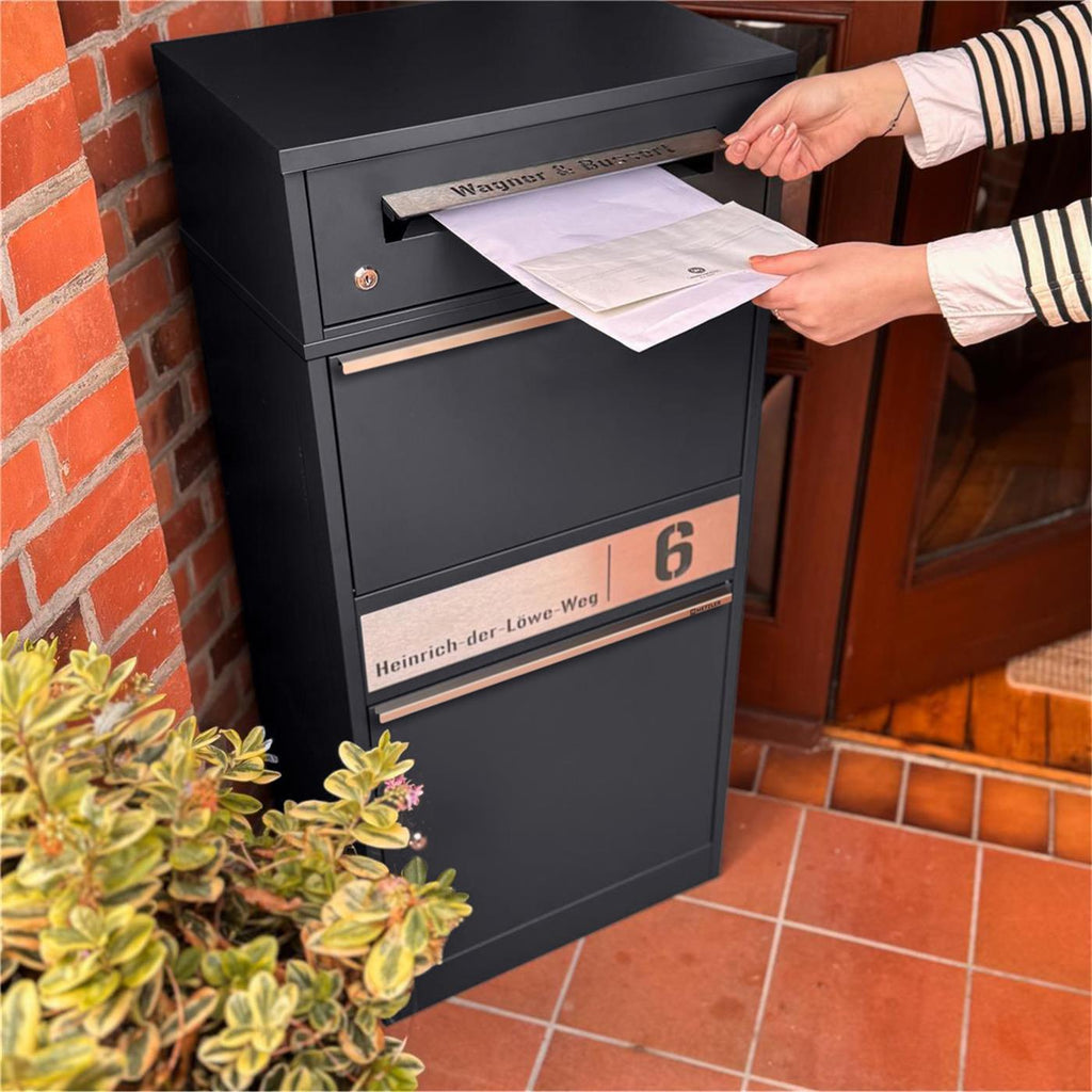 Metzler Paketbox mit Briefkasten | personalisiert mit Gravur | Edelstahl-Namensschild | mit Briefeinwurf | Bispo 2