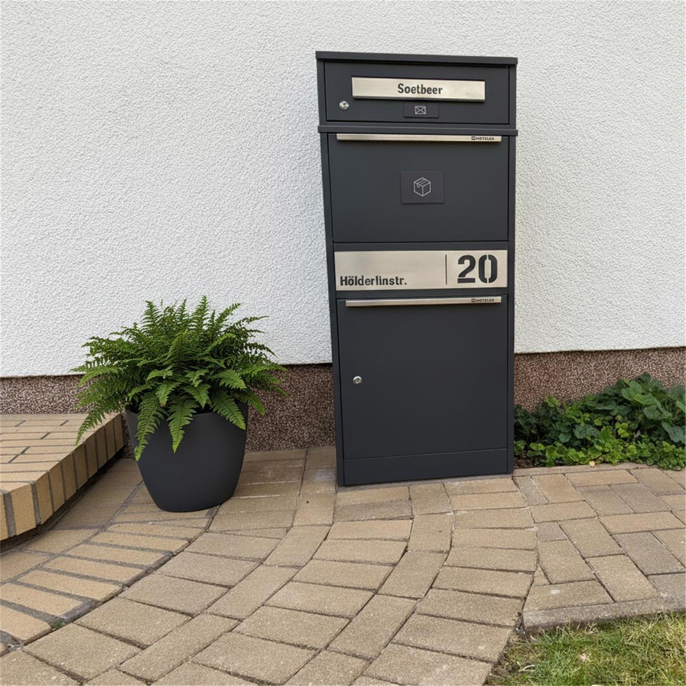 Metzler Paketbox mit Briefkasten | personalisiert mit Gravur | Edelstahl-Namensschild | mit Briefeinwurf | Bispo 2