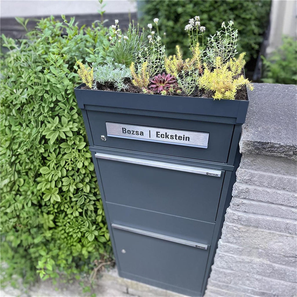 Metzler Paketbox mit Pflanzdach | personalisiert mit Gravur | Edelstahl-Namensschild | mit Briefeinwurf | Bispo 2