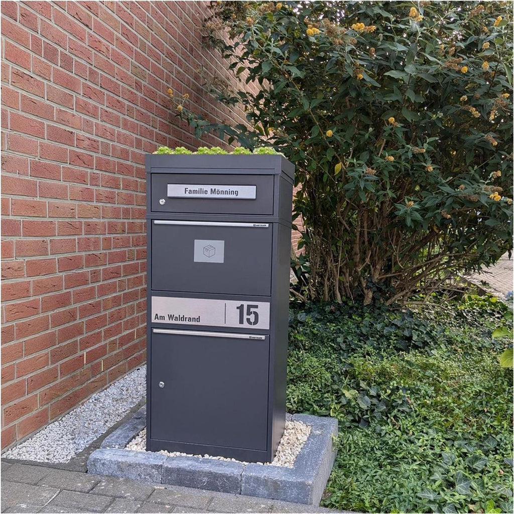 Metzler Paketbox mit Pflanzdach | personalisiert mit Gravur | Edelstahl-Namensschild | mit Briefeinwurf | Bispo 2