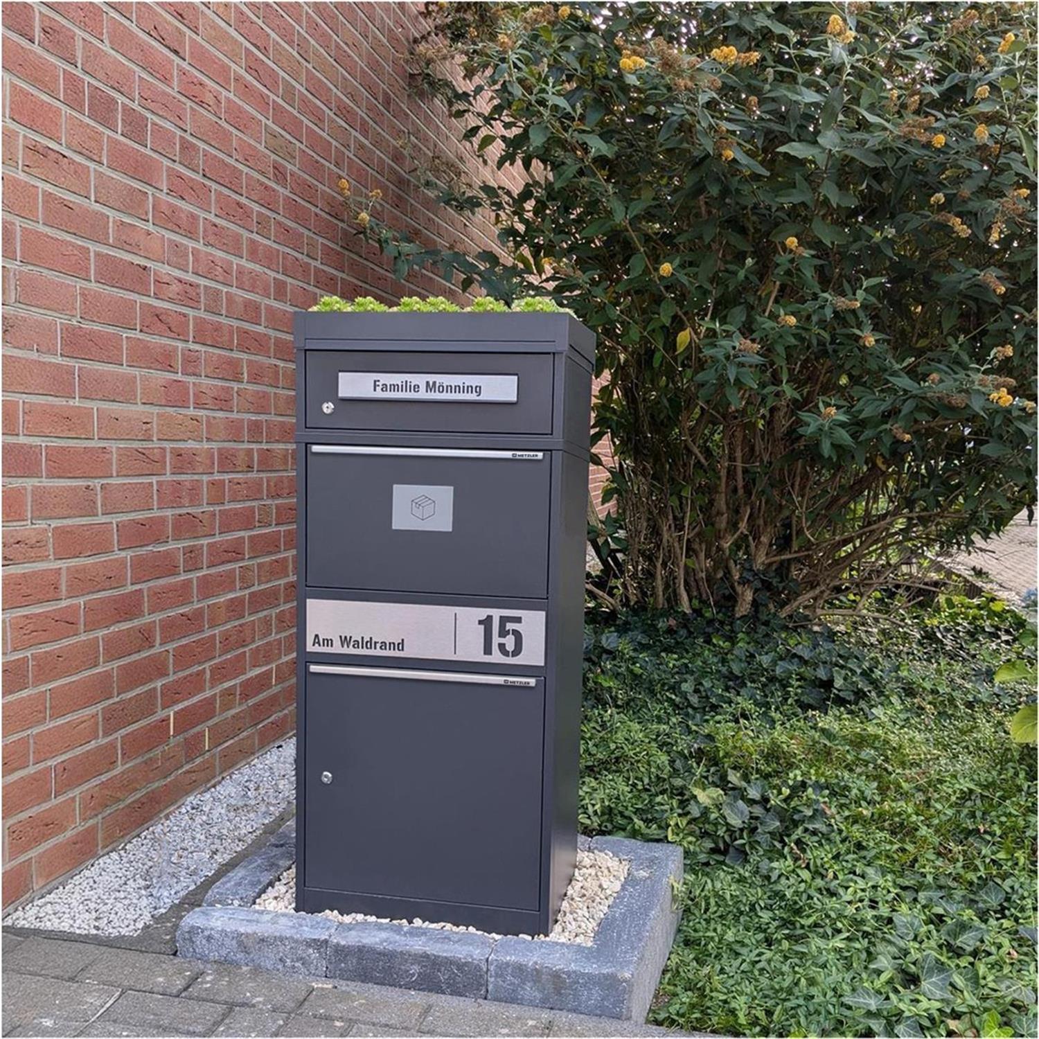 Metzler Paketbox mit Pflanzdach | personalisiert mit Gravur | Edelstahl-Namensschild | mit Briefeinwurf | Bispo 2