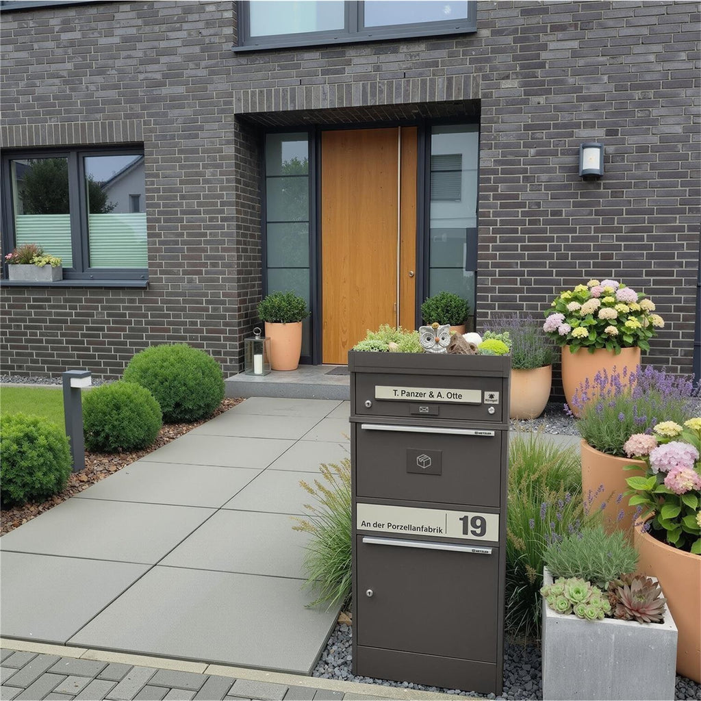 Metzler Paketbox mit Pflanzdach | personalisiert mit Gravur | Edelstahl-Namensschild | mit Briefeinwurf | Bispo 2