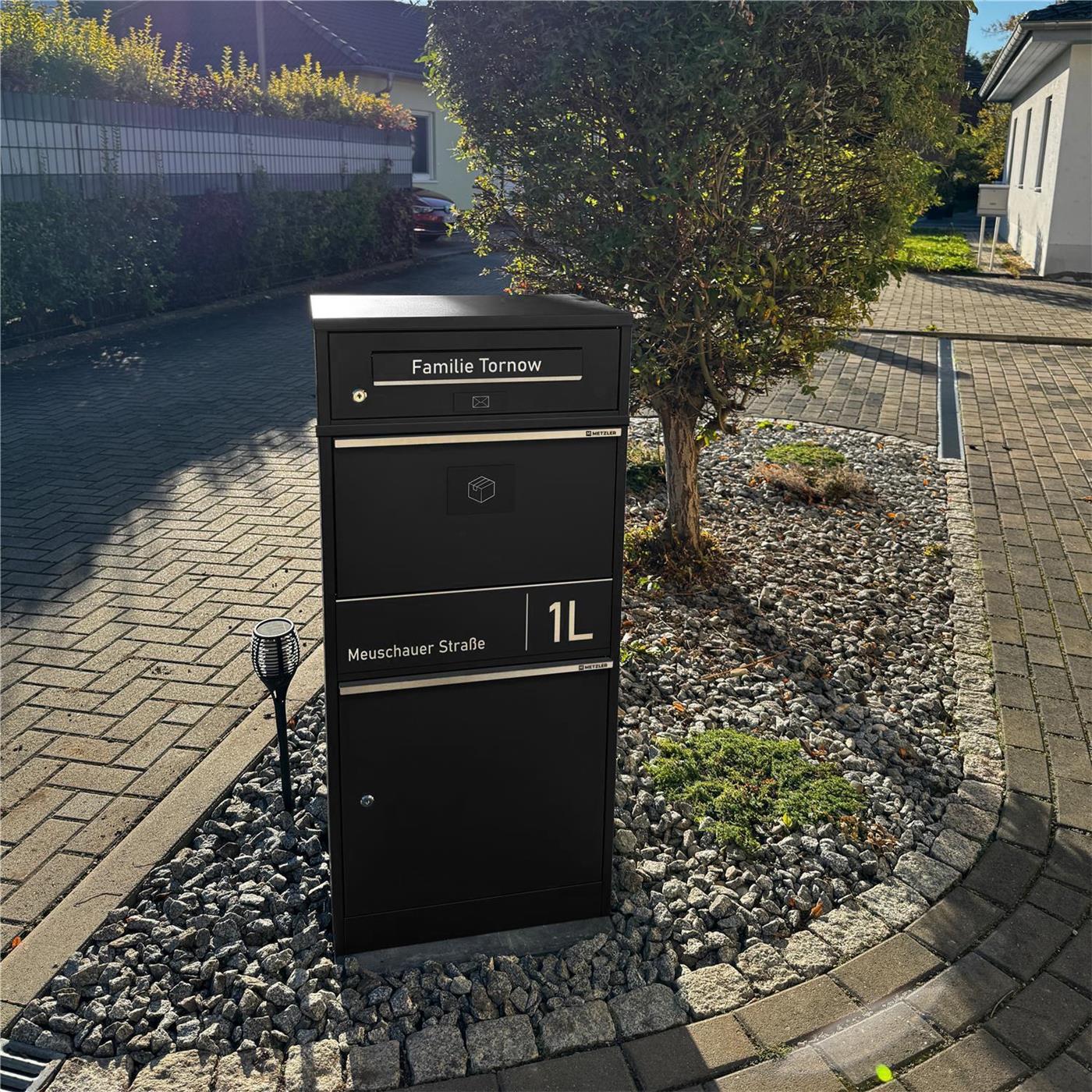 Metzler Paketbox mit Briefkasten | personalisiert mit Gravur | Edelstahl-Namensschild | mit Briefeinwurf | Taren