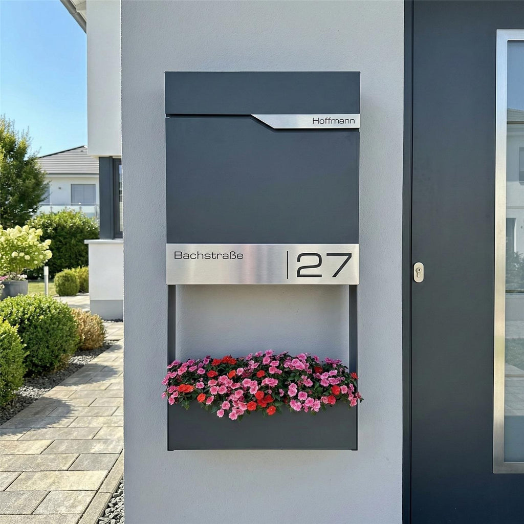Metzler Briefkasten mit Blumenkasten | personalisiert mit Gravur | Edelstahl-Namensschild | Siebert Frame J