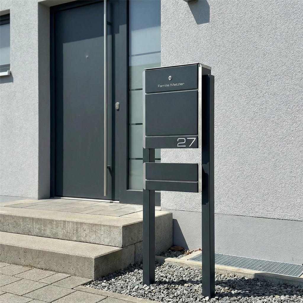 Metzler Standbriefkasten Anthrazit Gravur + Zeitungsfach optional | 01