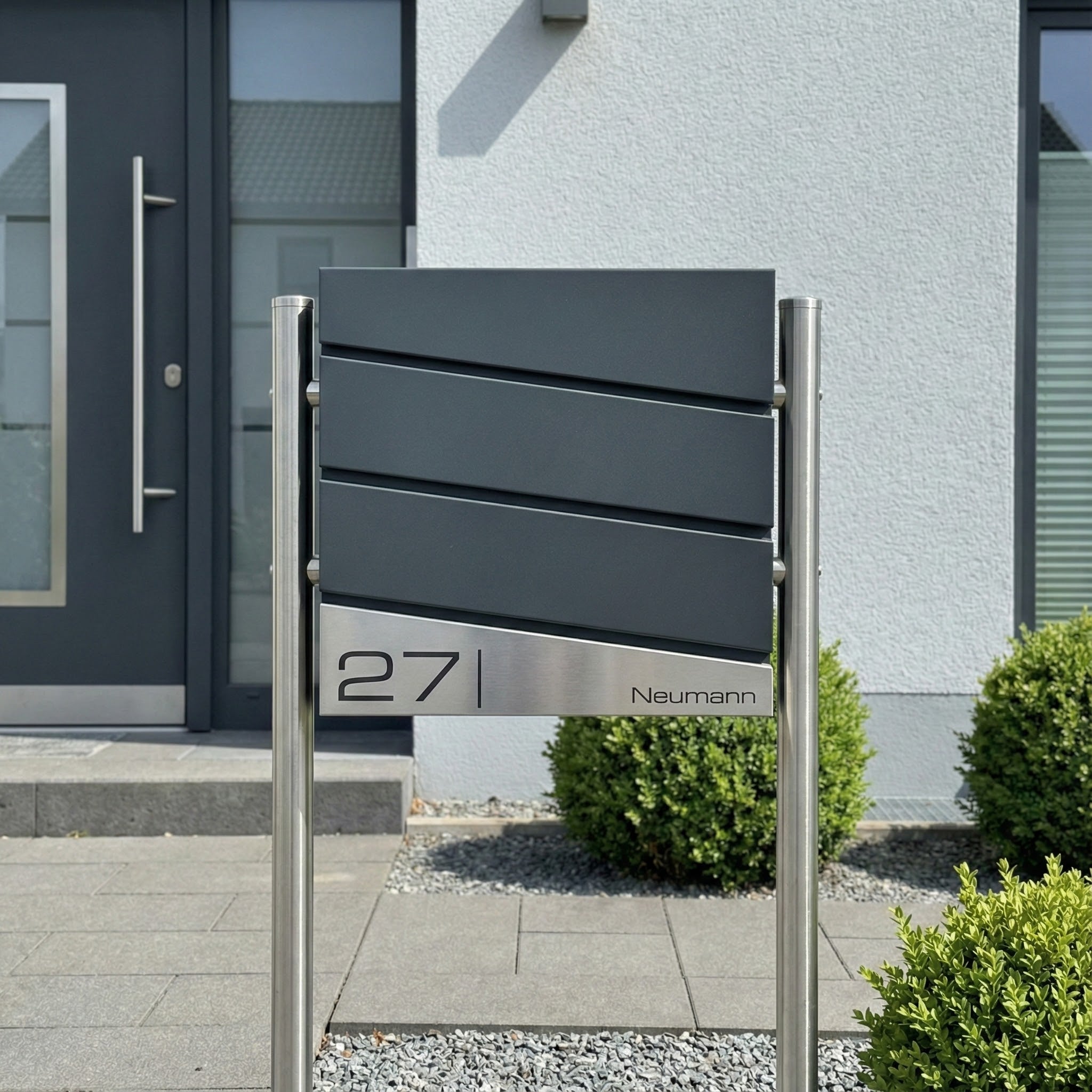 Metzler Design Standbriefkasten mit Standfuß aus Edelstahl | Neumann